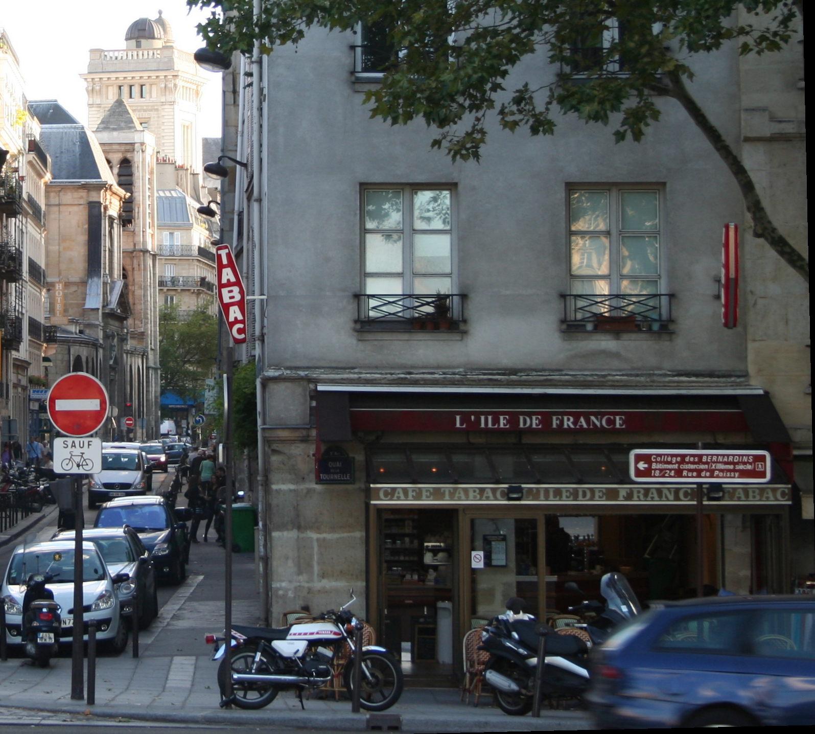 A Paris street corner